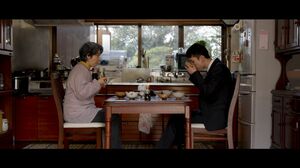 宮島醤油が制作した“短編映画”の一場面。両親を亡くした男の子の成長や手料理で孫を支える祖母の心情を描いている（提供）
