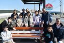 佐賀市諸富町のバス停にベンチ寄贈、富士建設　諸富南小児童…