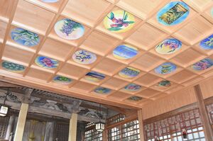 昨年改修した白山神社の社殿の天井画