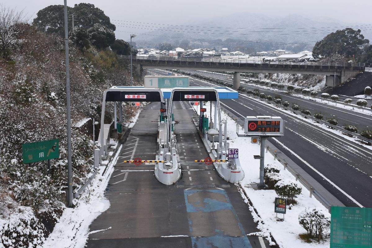 12日、佐賀県内の高速道路　雪で通行止め