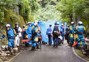 崖崩れで観光の母娘死亡 長崎 渓谷の遊歩道 １人救出 全国のニュース 佐賀新聞live