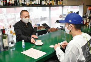 佐賀市呉服元町の「ＫＯＲＮＥＲ」は、時短営業要請期間中の土日、昼間の営業を行い、ランチやデザートなどを提供しています。