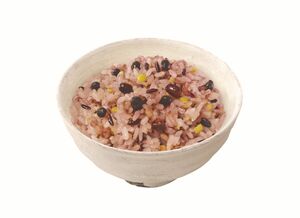 香りや雑穀の色づき、豆のゴロゴロ感を前面に出した「薫り立つ雑穀米」の炊きあがり