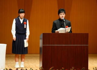 有田焼４００年記念式典、中学生２人が宣誓