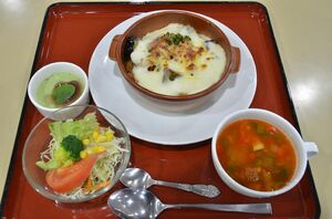 有田鶏やカボチャ、抹茶など県産食材を生かしたスペシャルランチ＝佐賀市の同行本店
