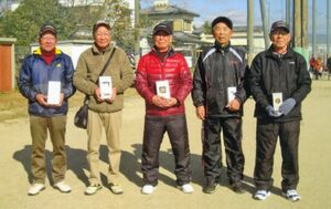 佐賀新聞千代田販売店杯グラウンドゴルフ大会の上位入賞者