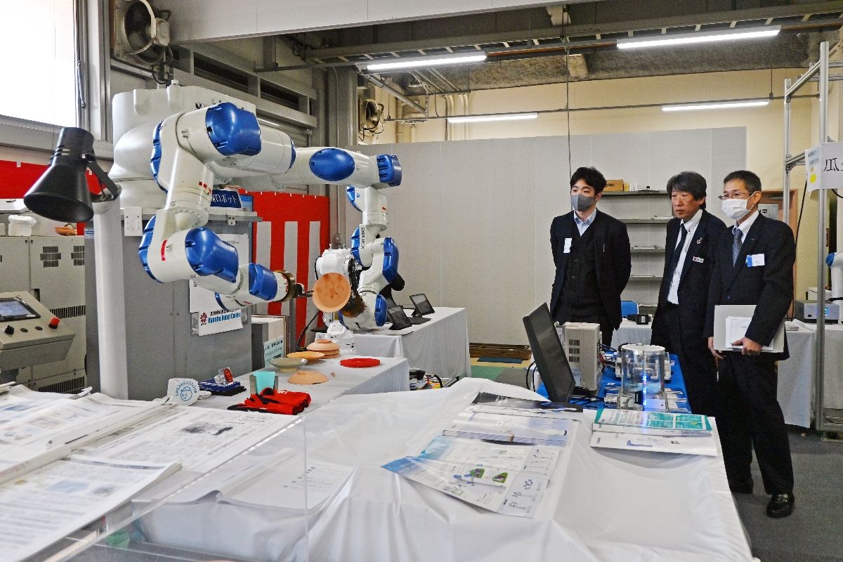 ロボットで省力化アピール　佐賀市の五誠機械産業が展示会 | 経済 | 佐賀新聞ニュース | 佐賀新聞