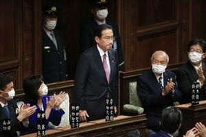 　１１月、衆院本会議で第１０１代首相に指名され、起立する岸田文雄首相